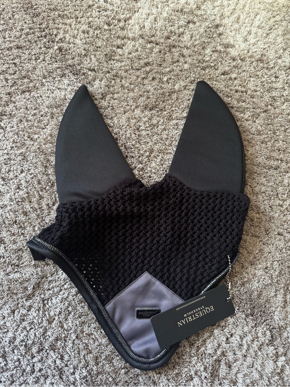 Equestrian Ear Bonnet
ALL BLACK GLIMMER